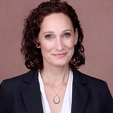 heidiheino-profile-portrait-suit.jpg