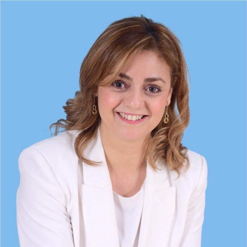 Portrait d'une experte en intelligence motivationnelle entreprise.