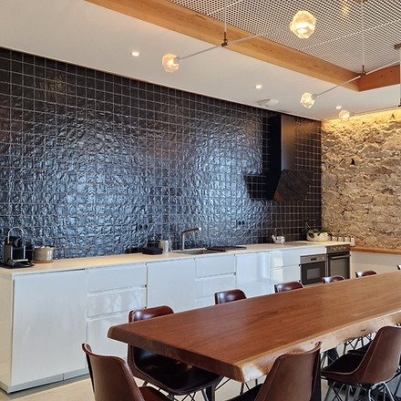 cuisine et pièce de vie fonctionnel et équipée de l'appartement l'archipel