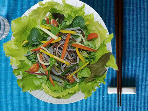 生クラゲ入サラダ