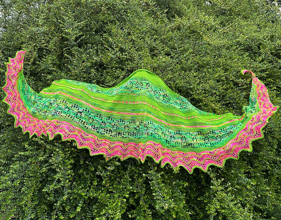 Châle About Time de Boo Knits en Sauterelle et 2  coloris du Calendrier de l'Avent 2024 Moelliflex de chez Ars Natura
