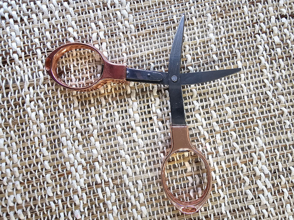 Miniature : Petits ciseaux pliants pour votre nécessaire de couture, tricot, croche