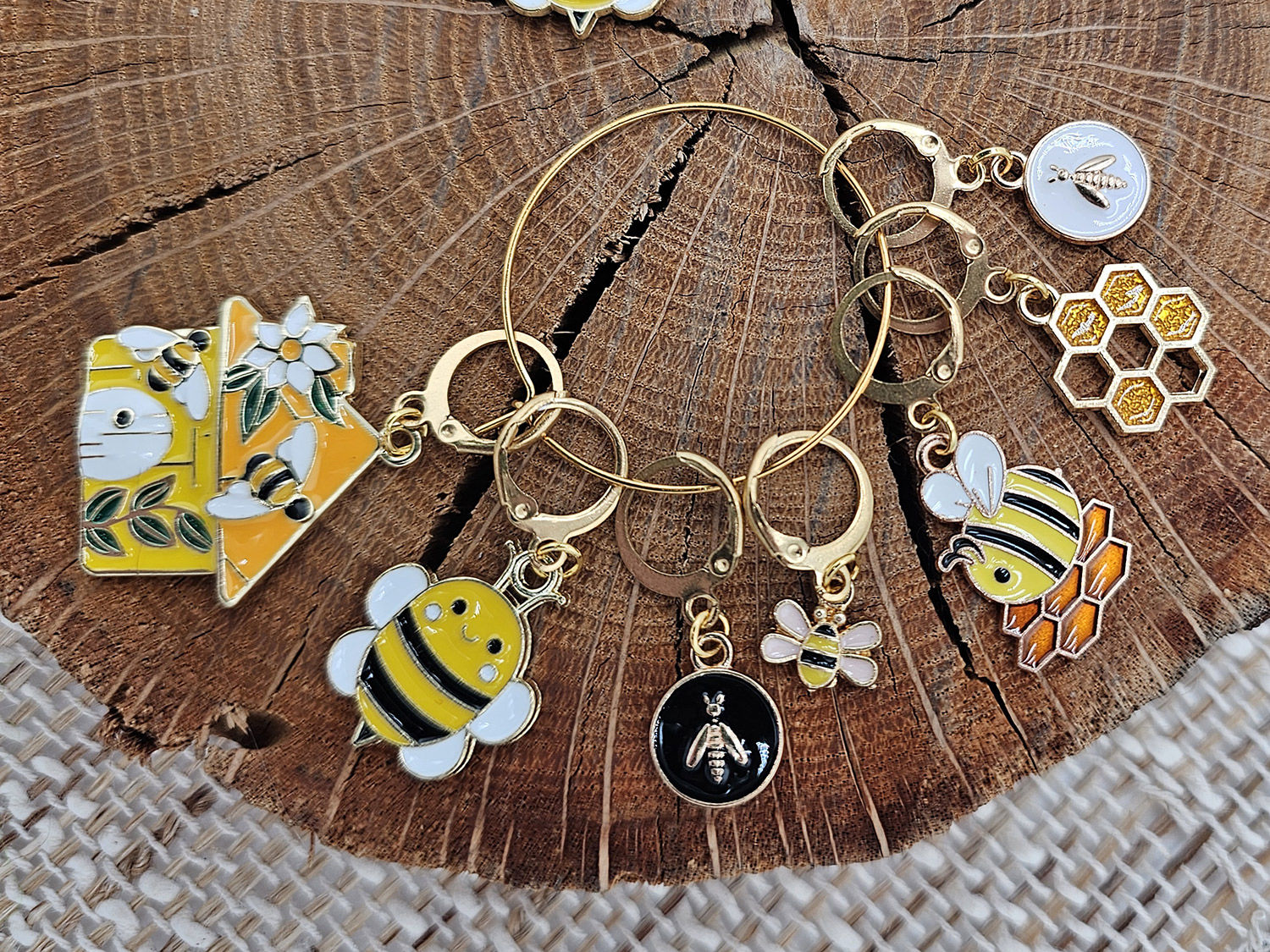 Set de marqueurs de mailles JOYEUSE RUCHE - 7 marqueurs colorés, montés sur