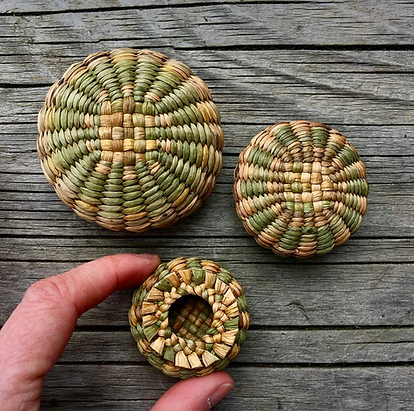 Weaving tiny baskets