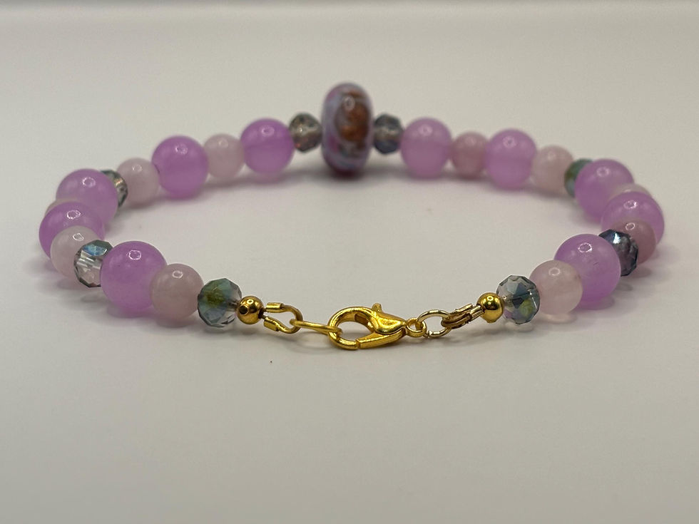 Thumbnail: Lavender pink beaded bracelet with gold clasp