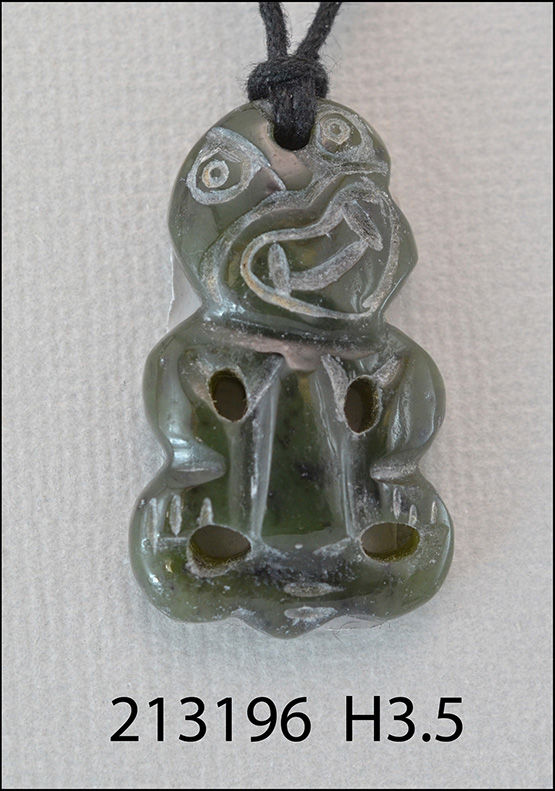 Nephrite pendant 35 mm Tiki