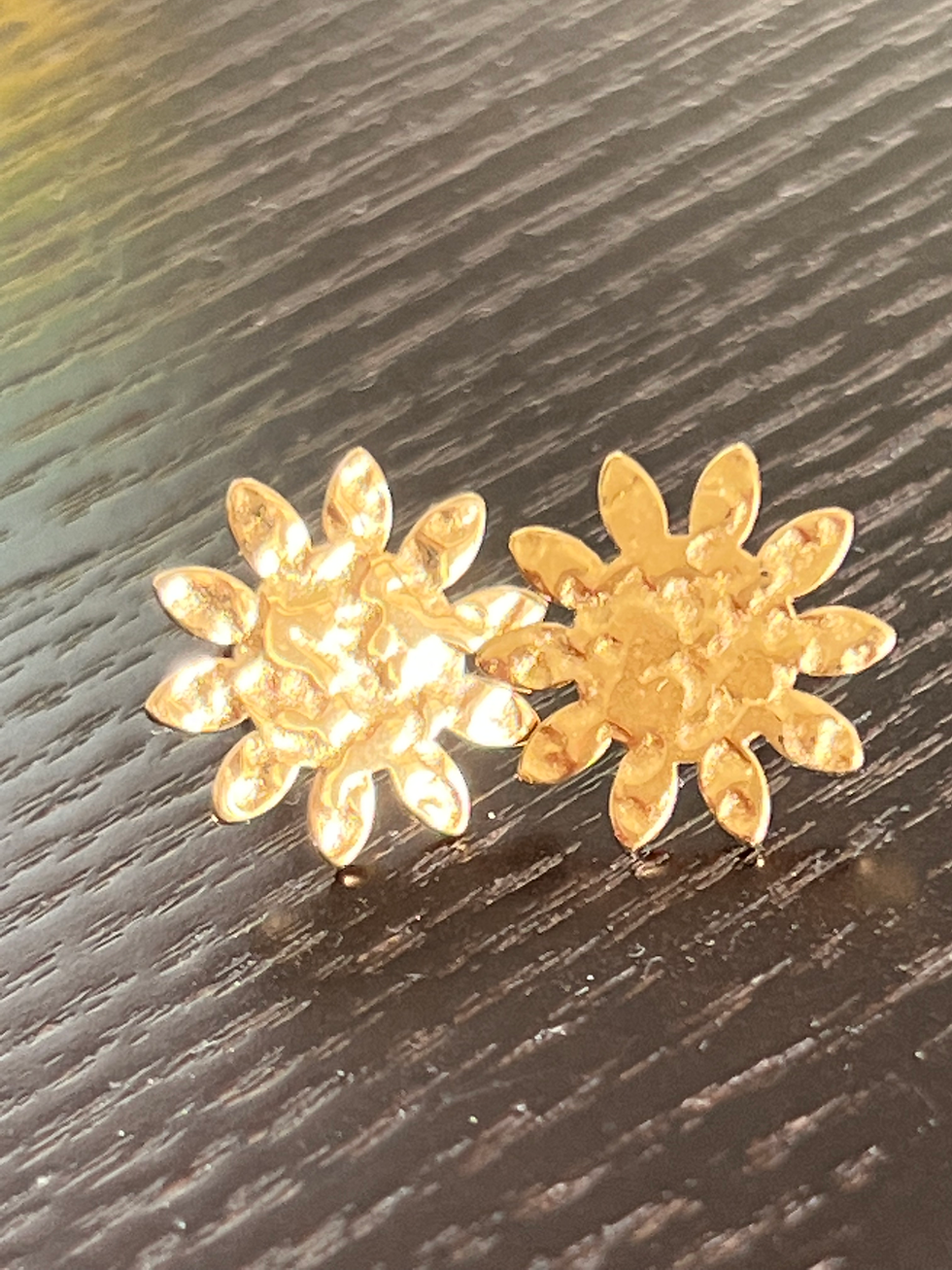 Thumbnail: Flower studs 
