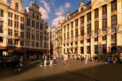 Functional image, Brussels Belgium gallery sale in art store