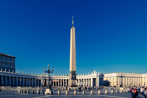 Functional image, Vatican gallery sale in art store