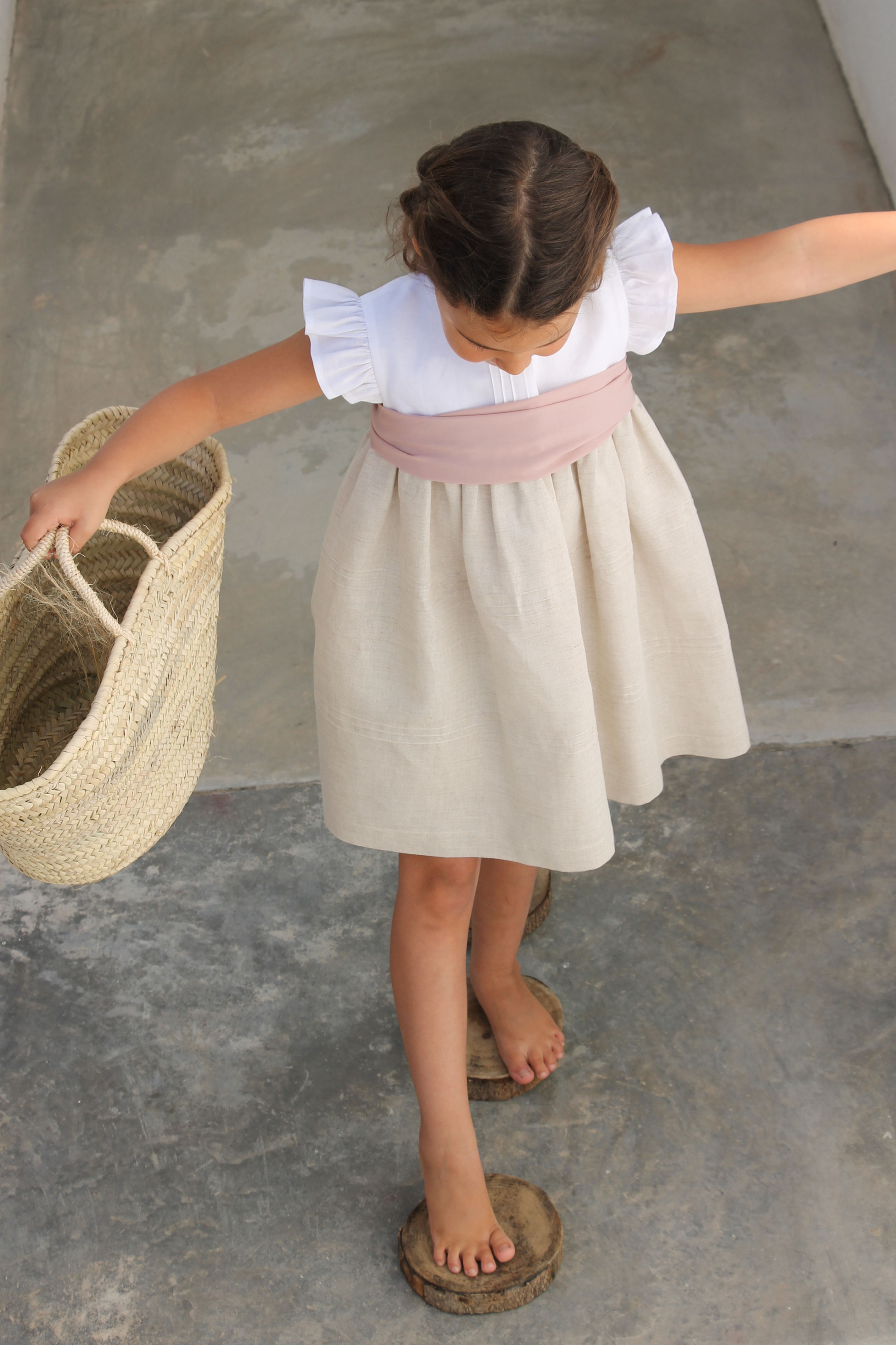 Vestido Branco & Bege com Nervuras Manga à Cava com Folho