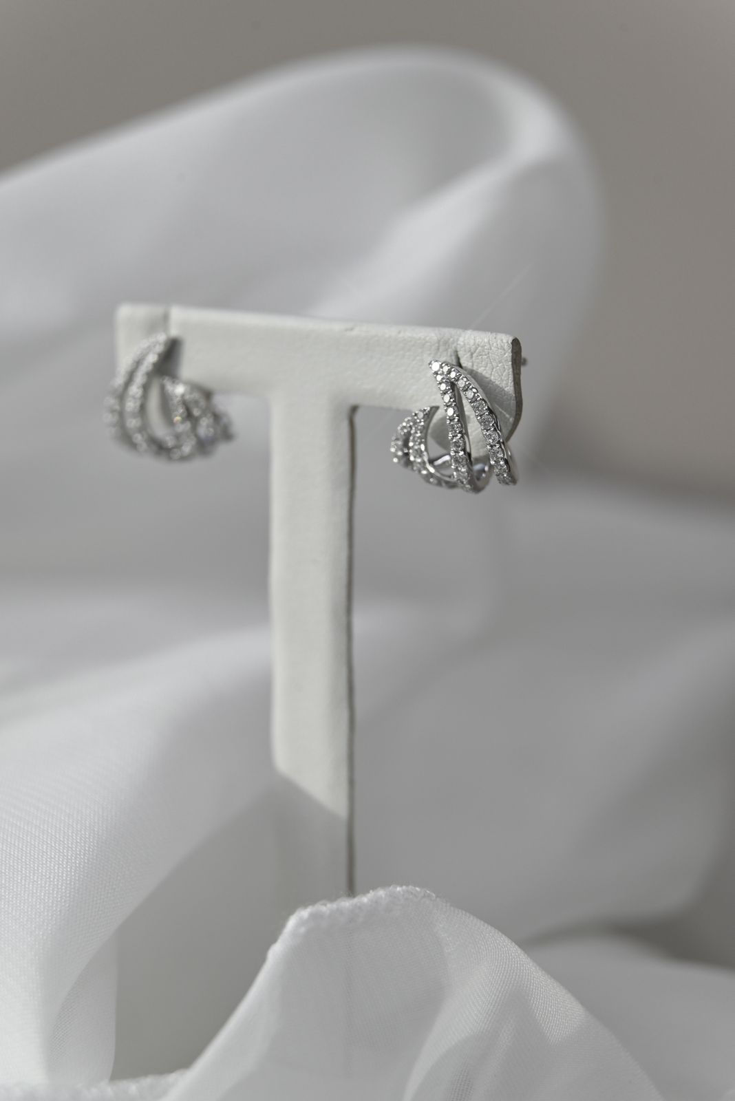 18k WHITE SOLID 0.85ctw EARRINGS