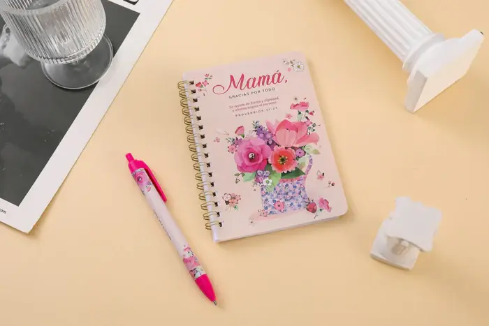 Pack libreta anillada con bolígrafo. Mamá