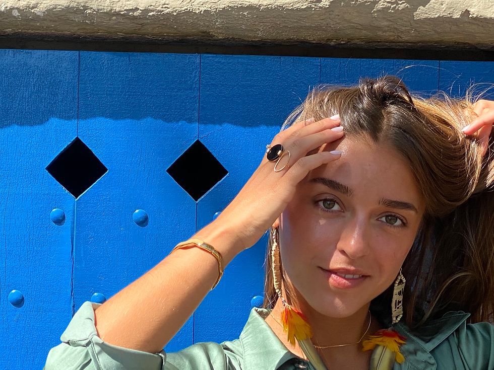 BAGUE STYLE ET DESIGN DORE EN PLAQUE OR