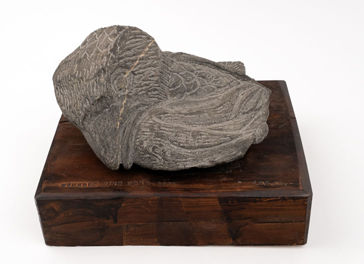 James W. Washington, Jr., “Wounded Bird Form,” 1963, granite, 9 1/2 x 13 x 10 1/2”. Photo: Korum Bischoff.