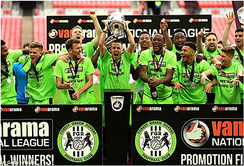 Los jugadores en el festejo tras ascender al club a tercera decisión por primera vez