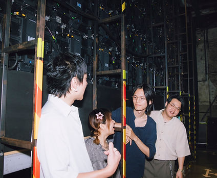 17_On the floor(Taiwan).jpeg