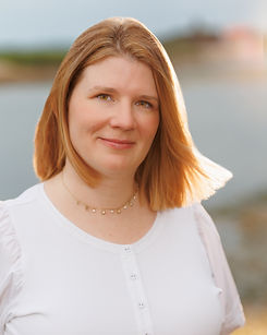 Image of therapist. Liz Pace, LCSW