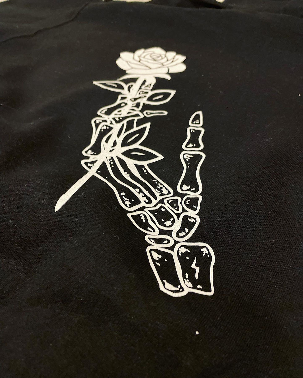 Thumbnail: Roses bloom