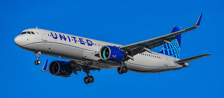United Airlines plane flying with clear skies