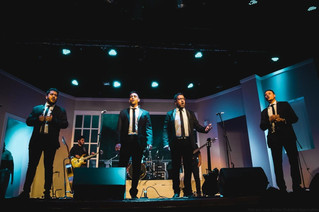 Los Legales coparon el teatro Astros de calle Corrientes
