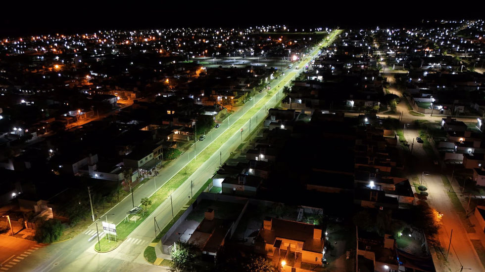 Provincia y Municipio Capital iluminaron la segunda etapa de la Avenida Coronel Montes