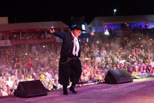 EL CHAQUEÑO PALAVECINO HIZO CANTAR, CHAYAR Y SALTAR AL PUBLICO RIOJANO