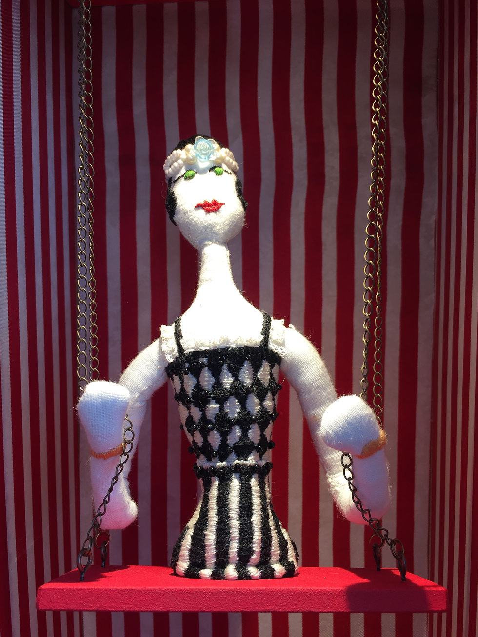 Thumbnail: Objet Déco lampe d'appoint sur le thème des freaks la femme tronc