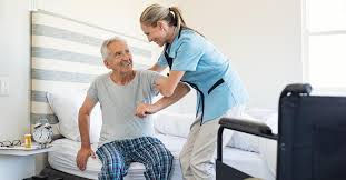 Cuidador de Idosos: Preciso contratar ou não?