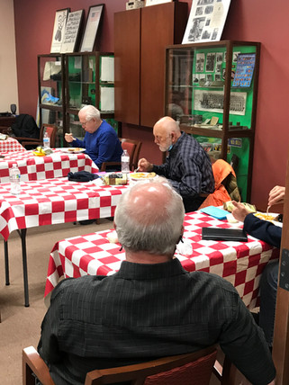 Of COURSE you have to eat BBQ on checkered table clothes!