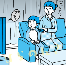 寝る前にリビングでテレビを消す母とふなんそうな子供のイラスト