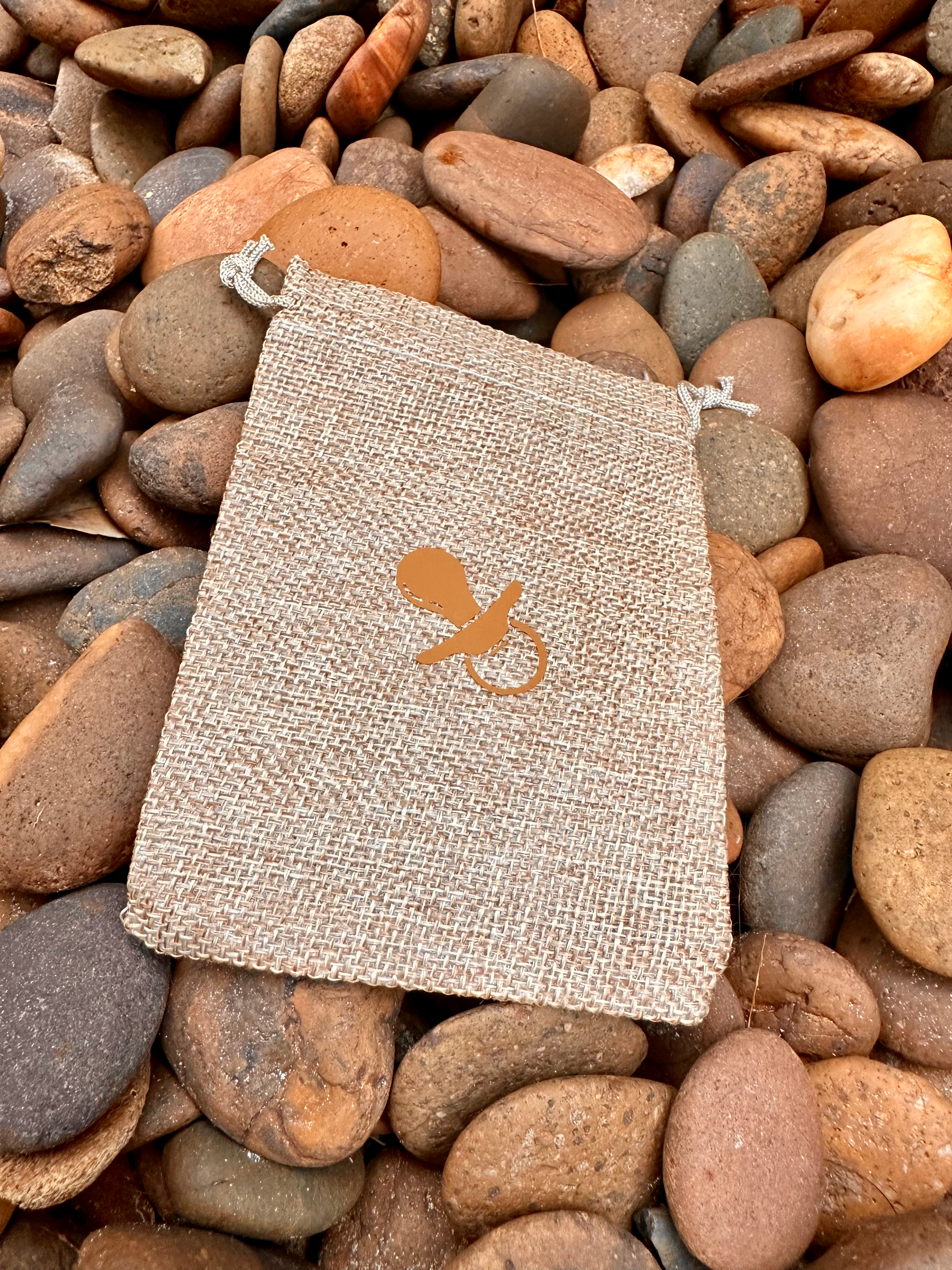 שקיק למוצץ ולתג הזיהוי מבית החולים MOMents