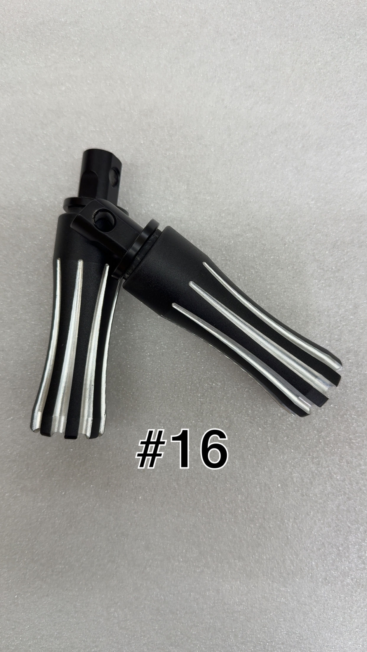 #16 VICBAGGERS CONTRAST FOOT PEG