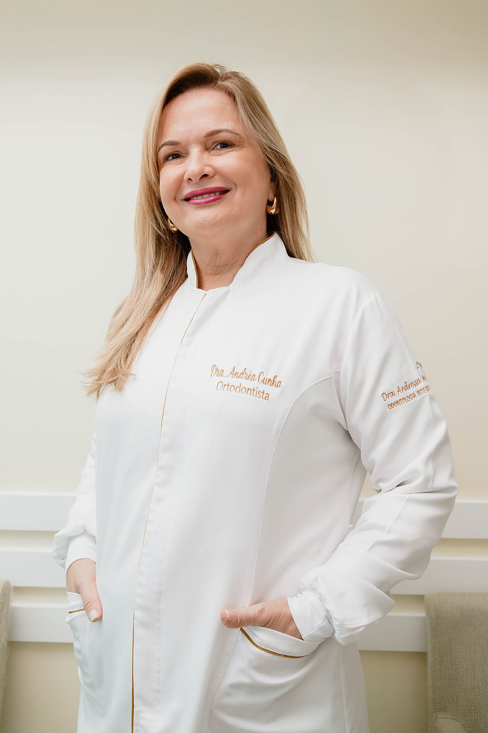 Dentista Andréa Cunha
