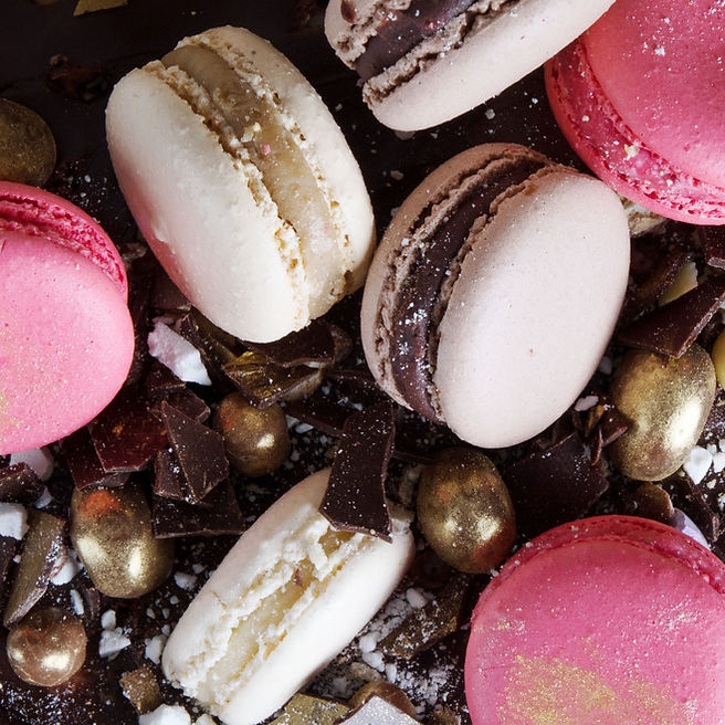 Macarons de colores en primer plano
