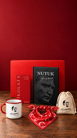 Nutuk, ağzı ve kulpu kırmızı boyalı Atatürk baskılı kupa, el yapımı sütlü tablet çikolata ve bez kesede sunulan ay yıldızlı fular içeren bu 29 Ekim kurumsal hediye kutusu, kitap, aksesuar ve ikramı tek kutuda topluyor. Farklı zevklere hitap eden içeriği sayesinde karma ekiplere verilecek Cumhuriyet Bayramı hediyesi olarak rahat bir tercih. Kırmızı hediye kutusunda teslim edilir.