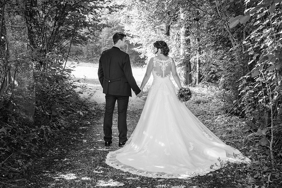 „Liebevoll, authentisch, professionell – Hochzeitsfotografie von Lisa Rupprechter.“