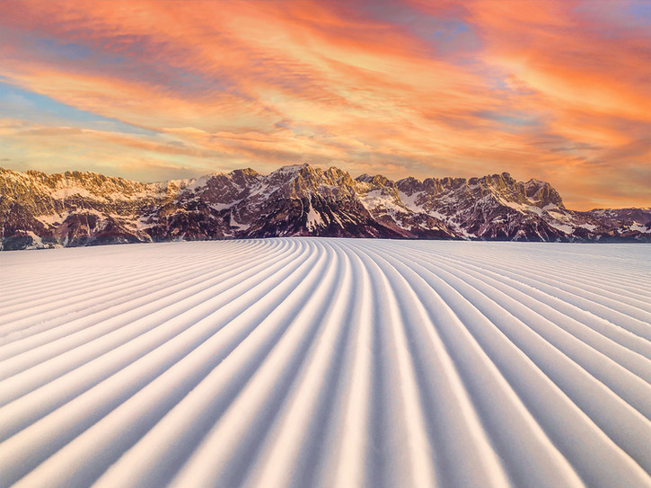 "Atemberaubende Landschaftsfotografie aus Tirol – Lisa Rupprechter, beste Fotografin Kufstein & Tirol. Professionelle Fotografie für Natur, Berge, Seen, Sonnenaufgänge, Hochzeiten, Paare, Kinder, Familien & Portraits. Ihr sucht den besten Fotografen in der Nähe? Ich bin Profi-Fotograf in Kufstein mit langjähriger Erfahrung in Hochzeitsfotografie, Familienfotos, Babyfotos, Eventfotografie & Portraitfotografie. Egal ob emotionale Hochzeitsbilder, natürliche Familienfotos oder atemberaubende Landschaftsaufnahmen – ich fange die schönsten Momente perfekt ein.
Ich bin eure Fotografin für Kufstein, Kiefersfelden, Ebbs, Niederndorf, Oberaudorf, Erl, Langkampfen, Schwoich, Bad Häring, Wörgl, Angath, Angerberg, Mariastein, Kirchbichl, Breitenbach am Inn, Kramsach, Radfeld, Rattenberg, Brixlegg & Alpbach. Hochzeitsfotograf Kufstein, Tirol & Bayern für emotionale & authentische Bilder. Jetzt Termin sichern beim besten Fotografen für Tirol!"