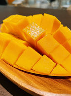 BIG mango 摘果マンゴー12kg no..1 BIG mango 摘果マンゴー12kg no..1