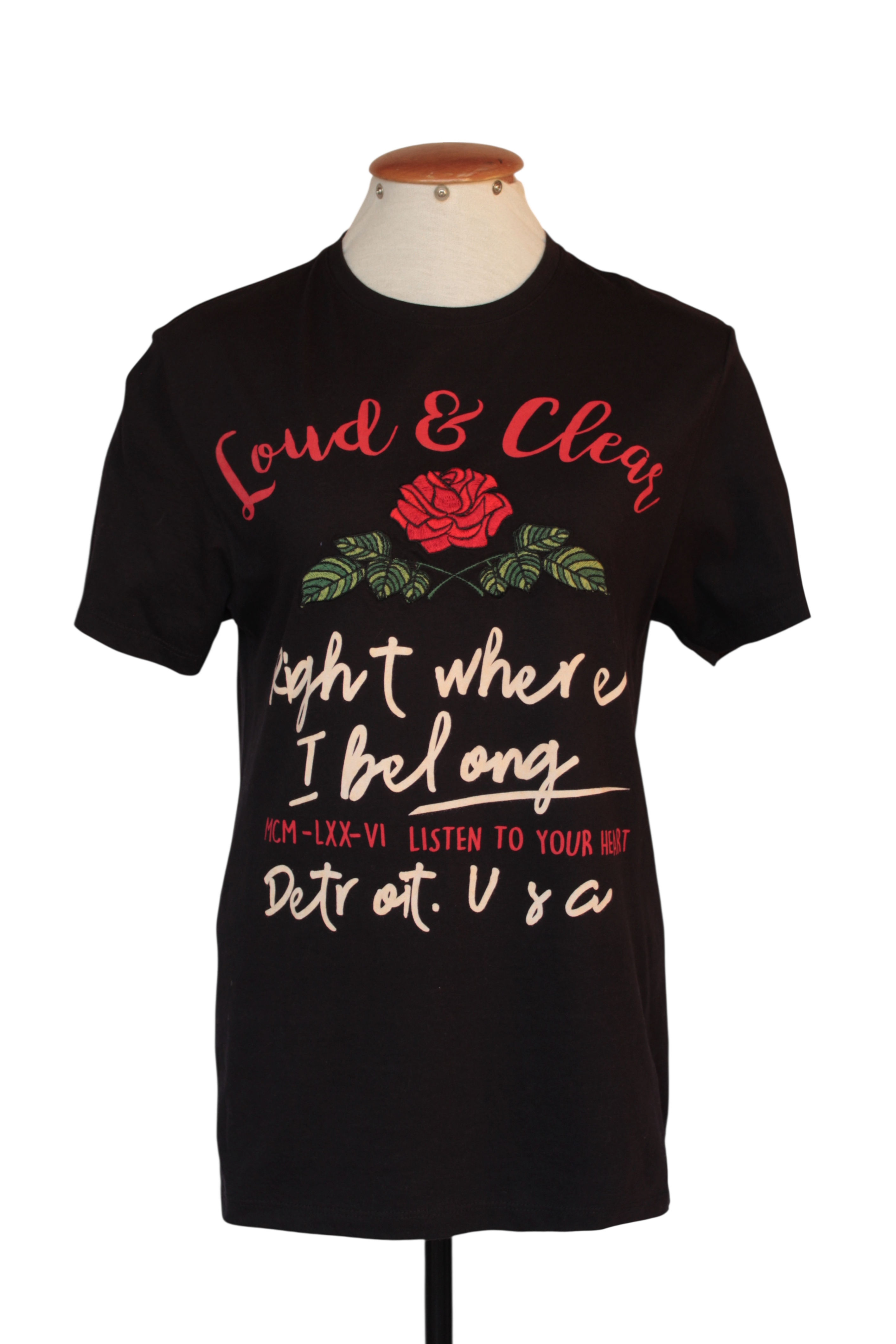 Camiseta Preta Escrita Vermelha