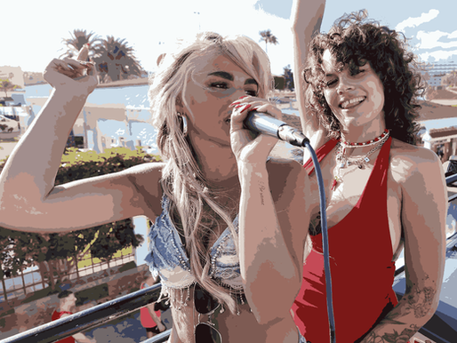 Mel Ömana ondeó la bandera de la tolerancia y diversidad LGTBIQ+ en el desfile de carrozas del Maspalomas Pride