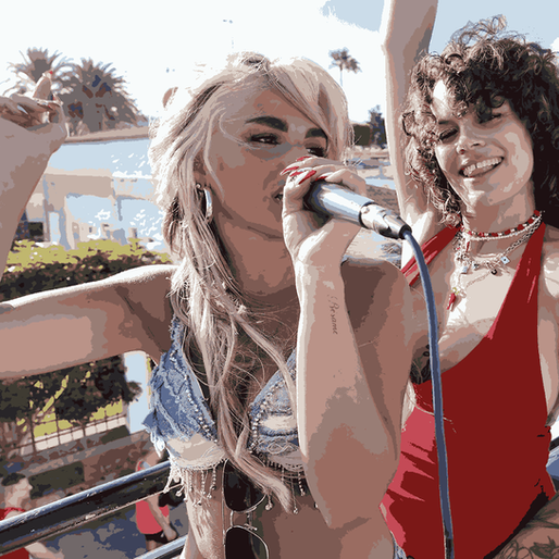 Mel Ömana ondeó la bandera de la tolerancia y diversidad LGTBIQ+ en el desfile de carrozas del Maspalomas Pride