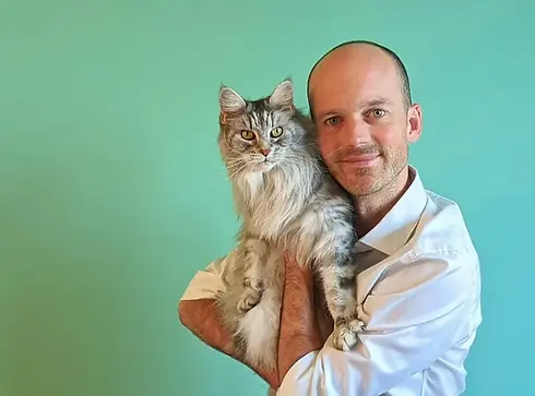 Justin Phillips, vet marketing expert with Poppy Gabriella