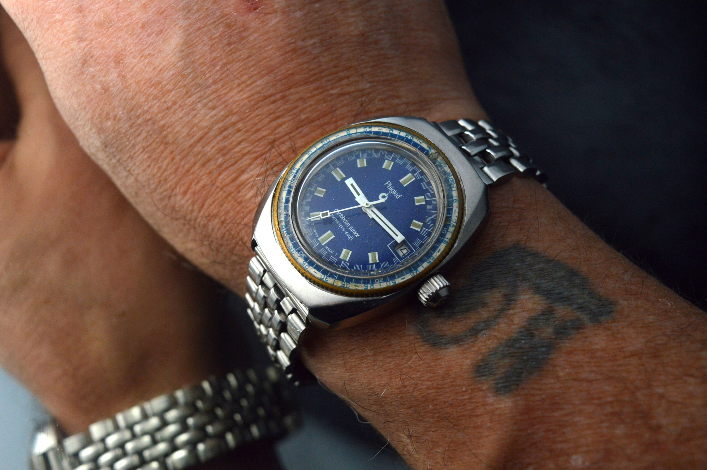 PHIGIED CARIBBEAN RARE MEN'S "JUNIOR" 200MT STAINLESS STEEL DIVER BAKELITE BEZEL