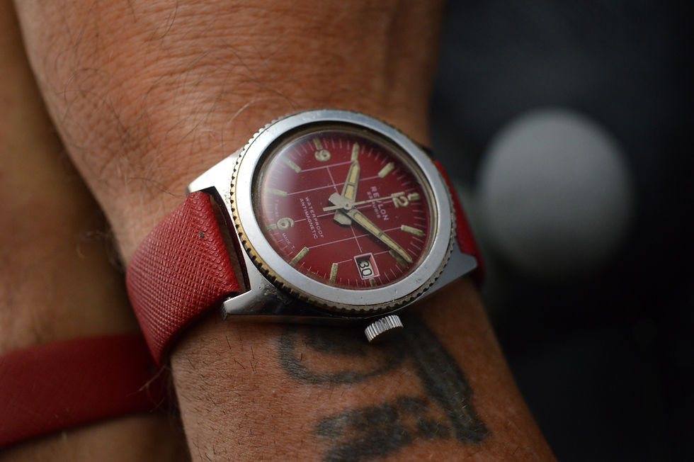 Miniatura: REVLON MENS RARE SKIN DIVER ANTIMAGNETIC WATERPROOF 37MM "GHOST BEZEL" RED DIAL