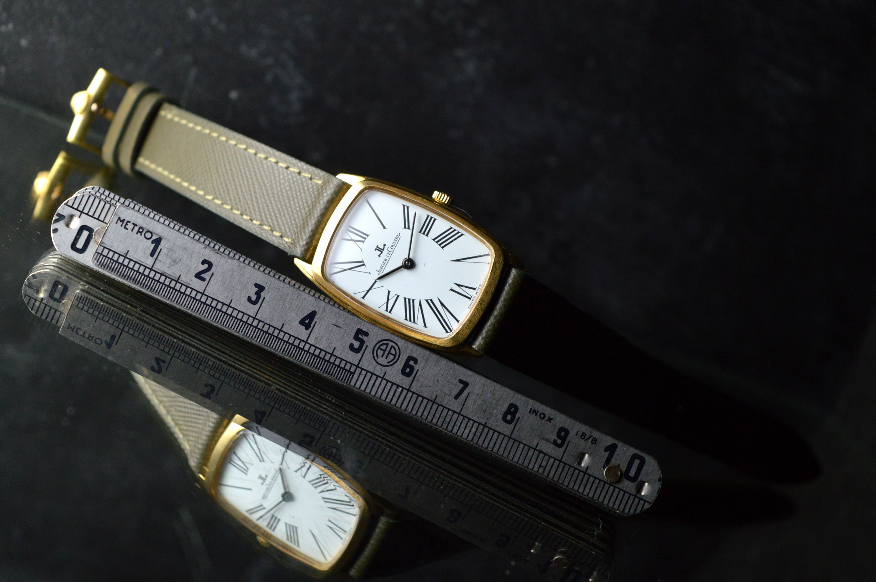 Jaeger-LeCoultre Vintage Dress Watch Manual Winding Ref. 9043 18k Solid Gold