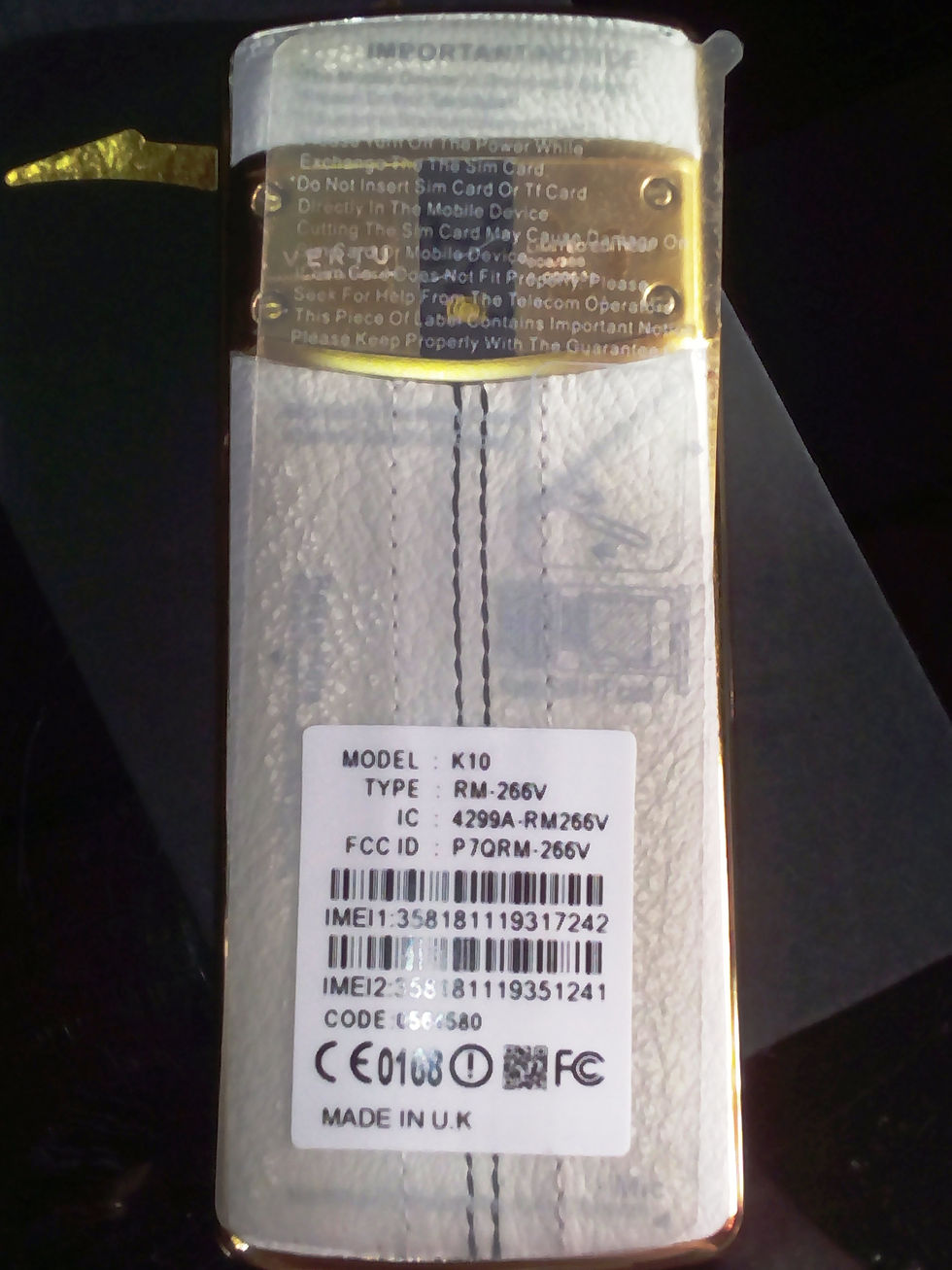 Miniatyrbild: MADE IN UK Vertu Signature "Limited Edition" Guld / Vit