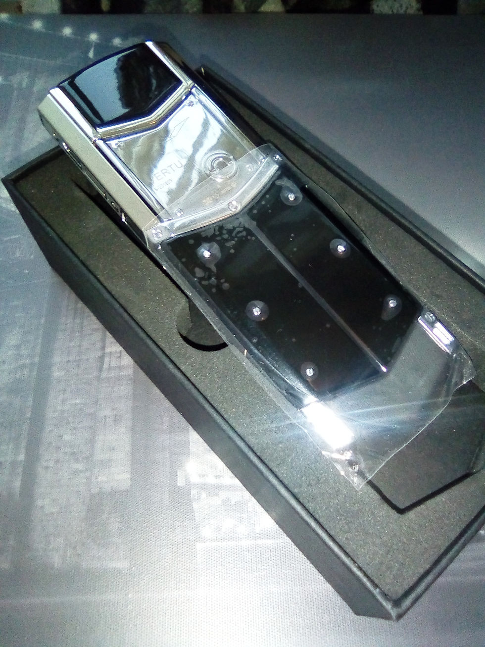 תמונה ממוזערת: MADE IN UK חותמת Vertu "שחור / ניקל"