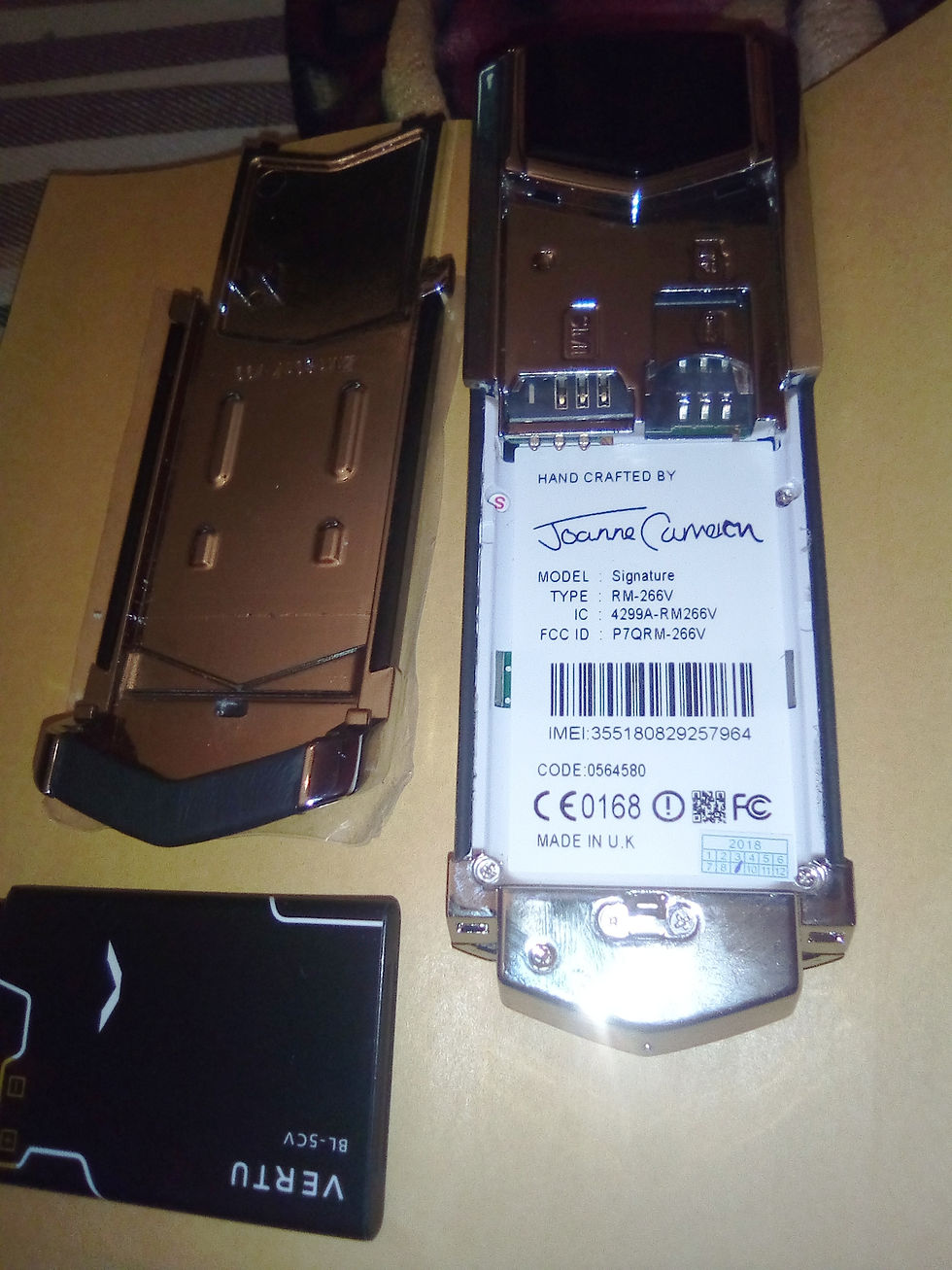 Miniaturbild: MADE IN UK Vertu Signature "Schwarz / Nickel"