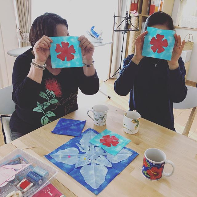 第2回 OLHCS #手芸部 開催しました。__今日は3人ともハイビスカスのパッ