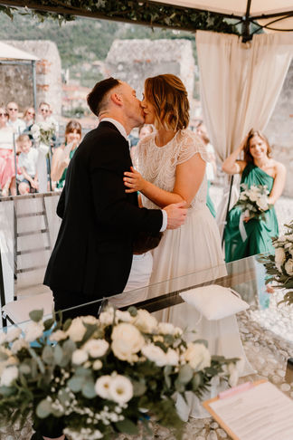 First kiss. Destination Wedding at Lake Garda, Italy. With Amy Woodham Photography.